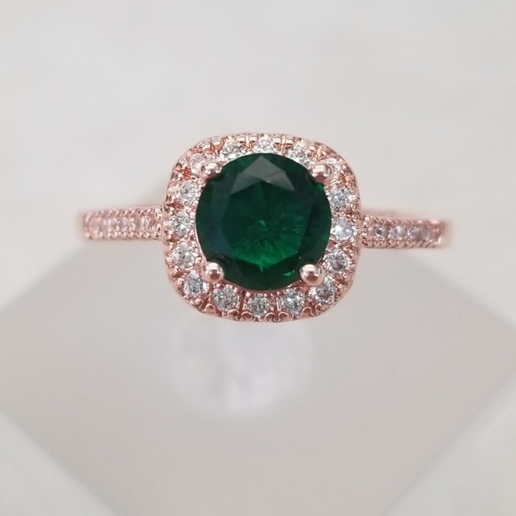 18k Emerald Ring - Picture 2 of 8